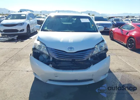 2015 Toyota Sienna Xle 8 Passenger z USA, uszkodzony, nr VIN 5TDYK3DC1FS674926